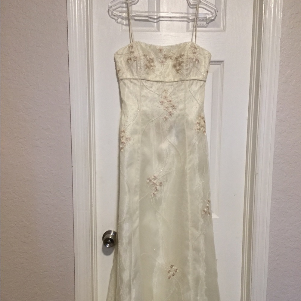 White wedding dress. Size 4, like new!